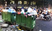 Khổ sở với những thùng rác 'chình ình' giữa phố