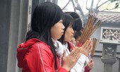 Đầu năm nam thanh nữ tú lên chùa cầu duyên