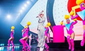 Katy Perry mặc đồ diễn của nhà thiết kế Việt Nam