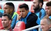 HLV Wenger thề không 'giả dối' khi cho Sanchez ngồi dự bị