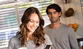 Gái già giàu có gài bẫy bắt trai trẻ "đổ vỏ"