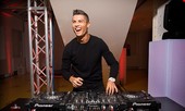 Ronaldo bất ngờ hóa thân thành DJ để bán... nước hoa
