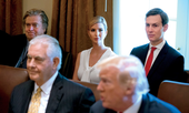 Gia đình ông Trump lao đao vì cáo buộc dùng email cá nhân