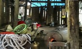 Mất 7 nghìn đồng, mẹ bắt 2 con trai uống thuốc diệt cỏ