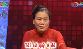 Xúc động câu chuyện mẹ chồng quỳ dưới mưa cầu an cho con dâu