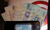 CSGT trả lại cặp chứa kim cương cho người đánh rơi