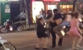 Hà Nội: Rút hung khí truy sát người đi đường vì 'bị nhìn đểu'