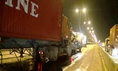 Container tông nhau vào rạng sáng, tài xế tử vong