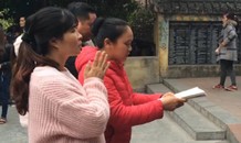 Chưa khai hội, khấn thuê, lễ mướn đã vây đền Bà Chúa Kho