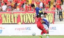 Cận cảnh những sai lầm chết người của thủ môn Minh Long