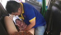 Hy hữu chồng đỡ đẻ cho vợ trên taxi