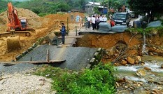 Áp thấp tiệm cận đất liền, đề phòng sạt lở, ách tắc giao thông