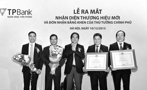 Tái cơ cấu Đỏ da thắm thịt?