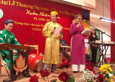 Hội từ thiện Măng Non tại Đức hướng về quê nhà