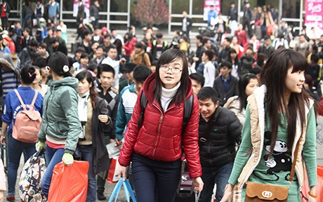Sinh viên có nên về quê ăn Tết?