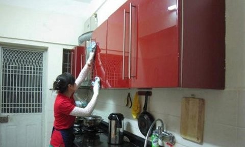 Bếp nhà bẩn và bừa bộn vì chồng tin thầy phong thủy