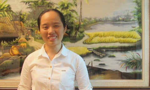 Chấp nhận dở dang đại học vì tranh thêu tay Huế