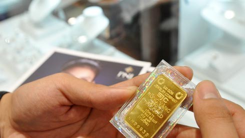 Giá vàng lao dốc phiên thứ 3 liên tiếp