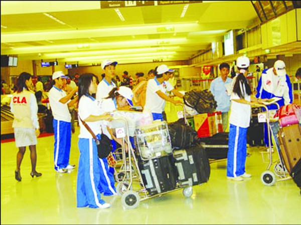 Lao động ồ ạt bỏ trốn vì phí cao Lao động ồ ạt bỏ trốn vì phí cao