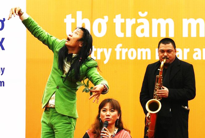 Trăm miền thơ có gì lạ? Trăm miền thơ có gì lạ?
