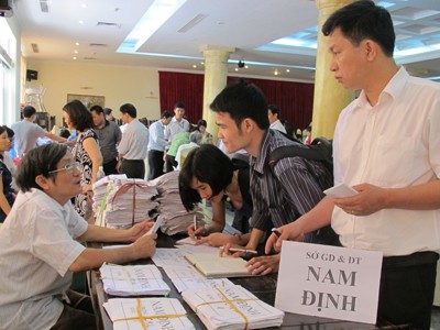 Tuyển sinh 2013: Nhiều cơ hội học thêm ngành khác Sở GD&ĐT các tỉnh bàn giao hồ sơ dự thi tuyển sinh năm 2012 cho các trường ĐH tại HN Ảnh: Hồ Thu