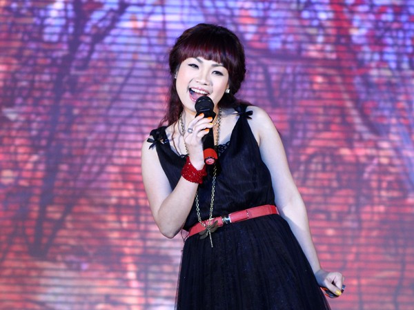 'Sơn ca Tây Bắc' và 'Chuồn chuồn ớt' khoe giọng 'Sơn ca Tây Bắc' và 'Chuồn chuồn ớt' khoe giọng