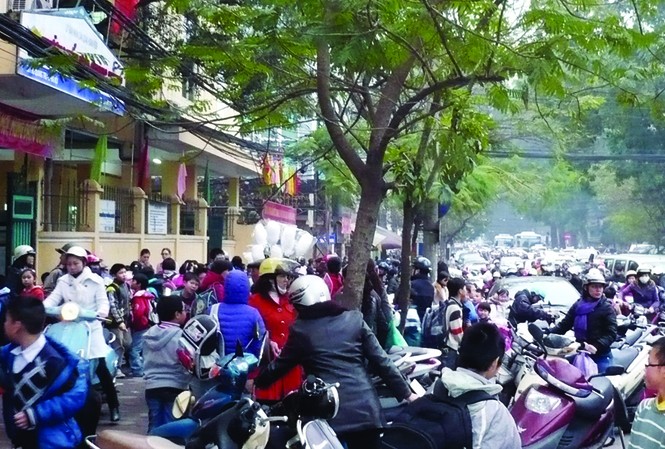 Trường ngoại thành muốn chủ động giờ tan lớp Học sinh tiểu học cũng được điều chỉnh lại giờ tan lớp trước 17h30. Ảnh: Trọng Đảng