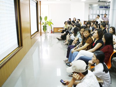 Nhiều công ty chứng khoán bị kiểm soát đặc biệt Sàn giao dịch chứng khoán sôi động một thời
