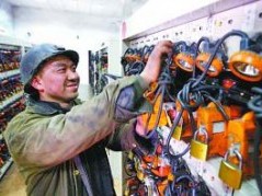 Triệu phú Trung Quốc làm thợ mỏ để cai cờ bạc Triệu phú Trung Quốc làm thợ mỏ để cai cờ bạc
