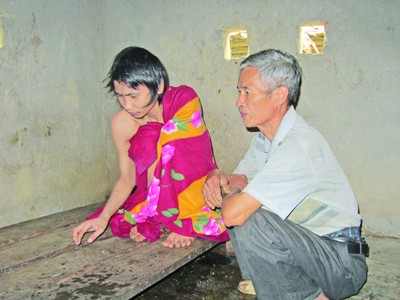 'Quan xã' ém tiền trợ cấp của người điên 'Quan xã' ém tiền trợ cấp của người điên