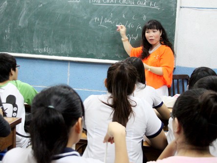Đến lớp luyện thi của cô giáo chuyển giới Đến lớp luyện thi của cô giáo chuyển giới