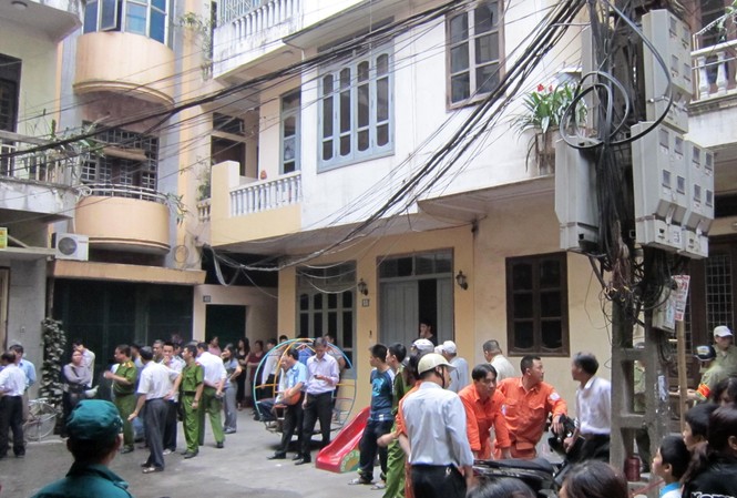 Cháy nhà, vợ chết, chồng nguy kịch Cháy nhà, vợ chết, chồng nguy kịch