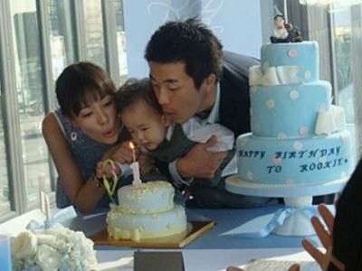 Vợ chồng Kwon Sang Woo khoe ảnh gia đình hạnh phúc Vợ chồng Kwon Sang Woo khoe ảnh gia đình hạnh phúc