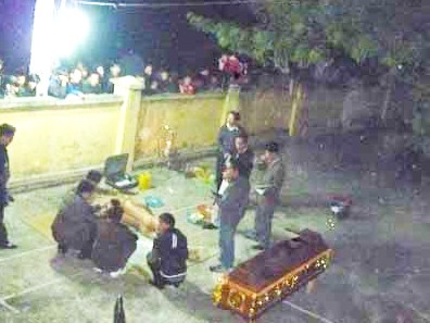 Hai người chết trên 'chiếu nhậu' vì ẩu đả Hai người chết trên 'chiếu nhậu' vì ẩu đả