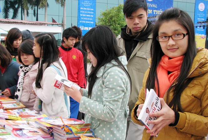 Trào lưu sinh viên giúp bạn nghèo Đổi sách là một hoạt động tiết kiệm vì SV nghèo