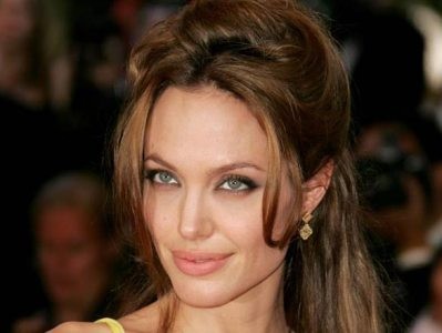 Angelina Jolie: Chưa cưới đã đeo nhẫn Angelina Jolie: Chưa cưới đã đeo nhẫn