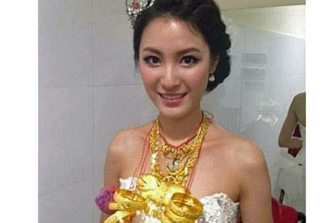 Cô dâu nhận 5kg vàng trong ngày cưới Cô dâu nhận 5kg vàng trong ngày cưới
