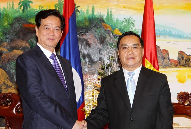 Đưa quan hệ đặc biệt Việt-Lào ngày càng gắn bó Thủ tướng Nguyễn Tấn Dũng tiếp Thủ tướng Lào Thongsing Thammavong
nhân dịp chuyến thăm và làm việc tại Việt Nam Ảnh: TTXVN
