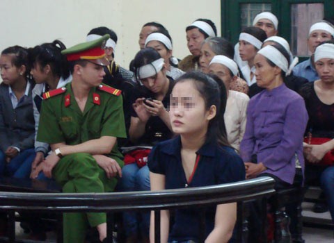 Giết bạn gái, nữ sinh 16 tuổi lĩnh 9 năm tù Giết bạn gái, nữ sinh 16 tuổi lĩnh 9 năm tù