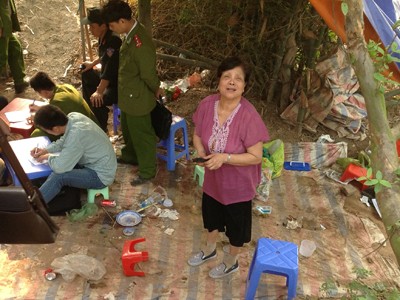 Mẹ vợ Khánh “trắng”, 73 tuổi ngồi cả 2 sới bạc lớn Mẹ vợ Khánh “trắng”, 73 tuổi ngồi cả 2 sới bạc lớn