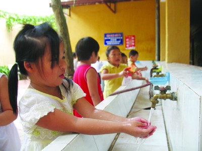 Cha mẹ học sinh đóng góp đầu năm học: Phải là tự nguyện Cha mẹ học sinh đóng góp đầu năm học: Phải là tự nguyện