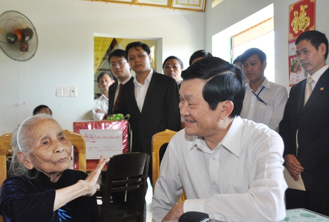 Chủ tịch nước Trương Tấn Sang thăm và làm việc tại Quảng Nam Chủ tịch nước Trương Tấn Sang thăm cựu du kích Võ Thị Nguyên