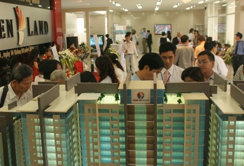 Nhà đầu tư 'sửa nhà' để tự cứu mình Nhà đầu tư 'sửa nhà' để tự cứu mình
