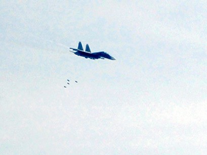 Su-30MK2 diễn tập bắn đạn thật Su-30MK2 diễn tập bắn đạn thật