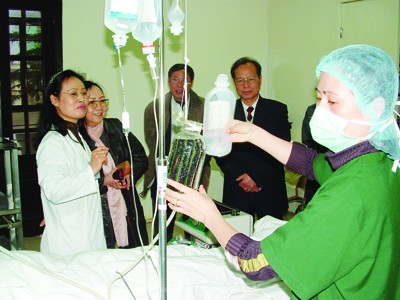 Dùng trả nợ và nâng cấp trang thiết bị y tế Số tiền dư từ Quỹ BHYT sẽ được chi cho mua sắm thêm thiết bị phục vụ chữa trị Ảnh: T.L