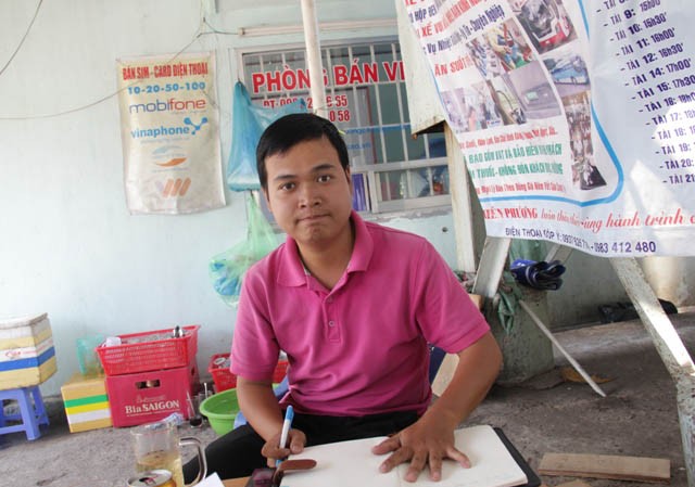 Chàng trai nghèo tìm cách trả 80 triệu đồng nhặt được Chàng trai nghèo tìm cách trả 80 triệu đồng nhặt được
