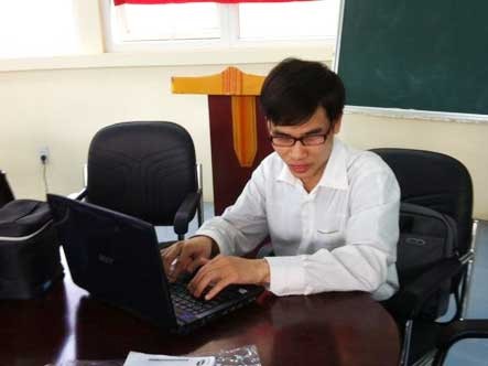 Nghị lực phi thường của chàng sinh viên khiếm thị Nghị lực phi thường của chàng sinh viên khiếm thị