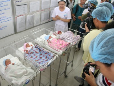 Chẩn đoán sinh 4, ra đời 5 bé Chẩn đoán sinh 4, ra đời 5 bé