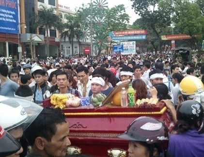 'Nội soi' bản khám nghiệm tử thi vụ án mạng ở Vĩnh Phúc 'Nội soi' bản khám nghiệm tử thi vụ án mạng ở Vĩnh Phúc