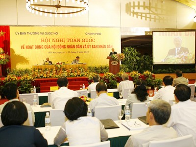 Hội đồng Nhân dân cấp quận, huyện, phường: Bỏ hay không? Việc bỏ HĐND quận, huyện, phường vẫn chưa ngã ngũ tại Hội nghị toàn quốc về HĐND và UBND các cấp. Ảnh: TTXVN